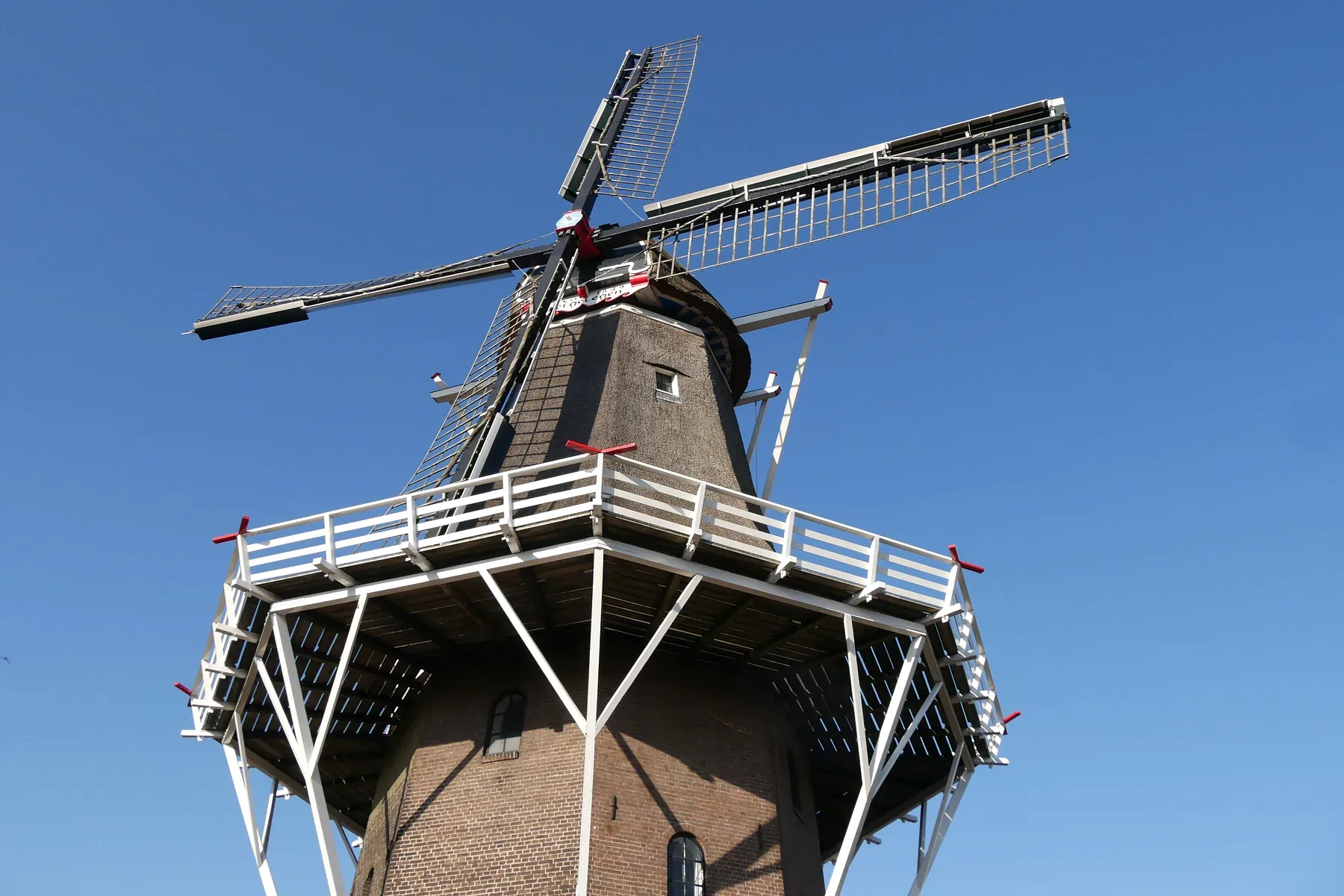 Sonnige Ferienlandschaft in den Niederlanden